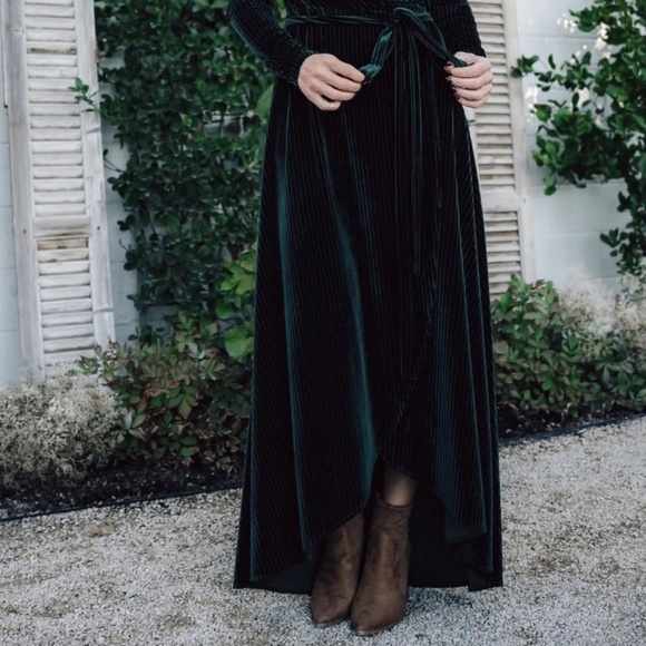NWT Baltic Born Jada Ribbed Velvet Wrap Dress Emerald - Picture 2 of 11